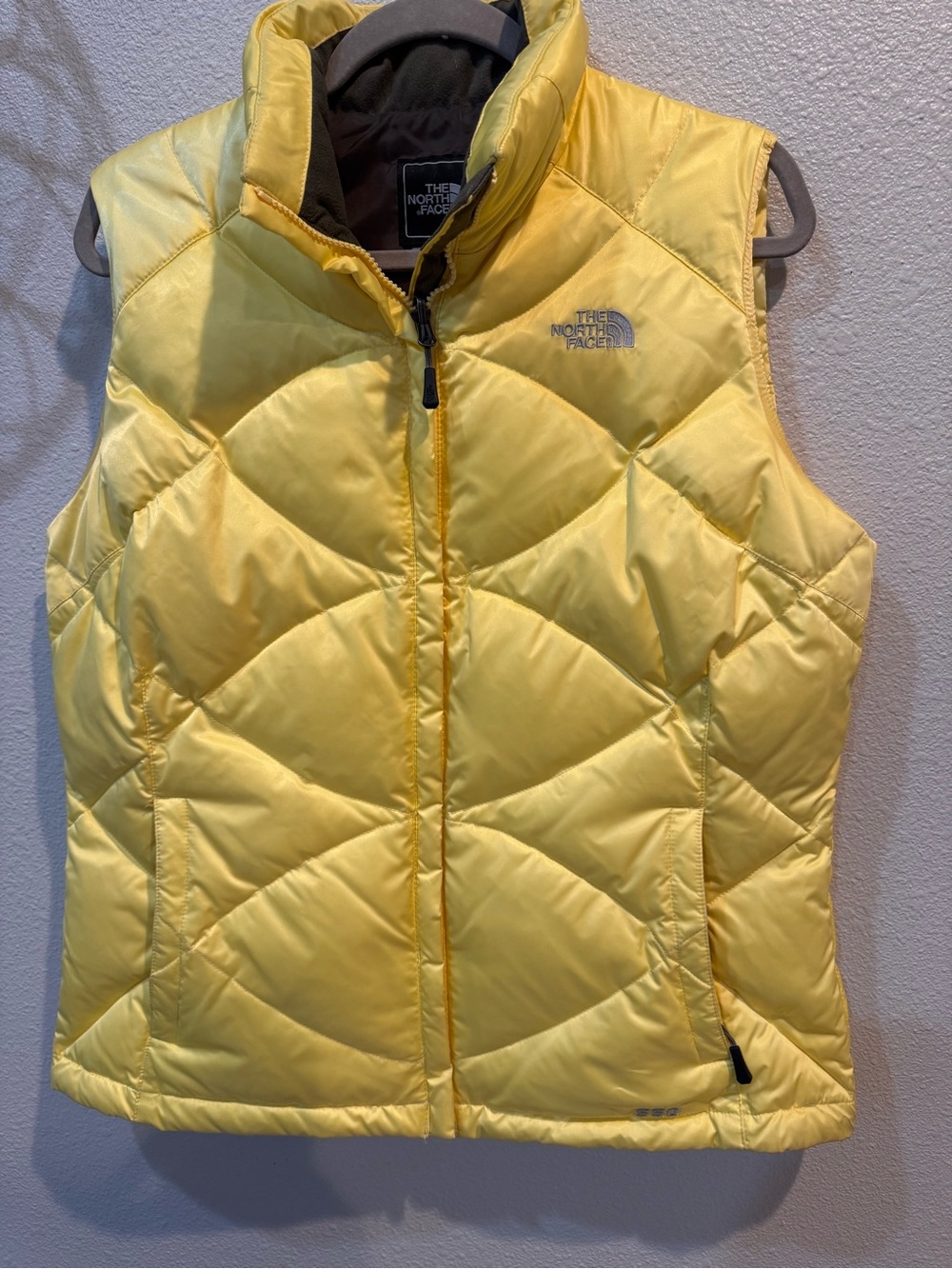 The North Face Women's 550 Goose Down Puffer Vest. Yellow. Full Zip. Size L